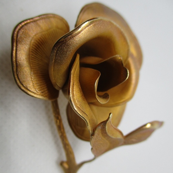 ROSE BROOCH 3 Dimensional Textured Matte Finish - Picture 1 of 8